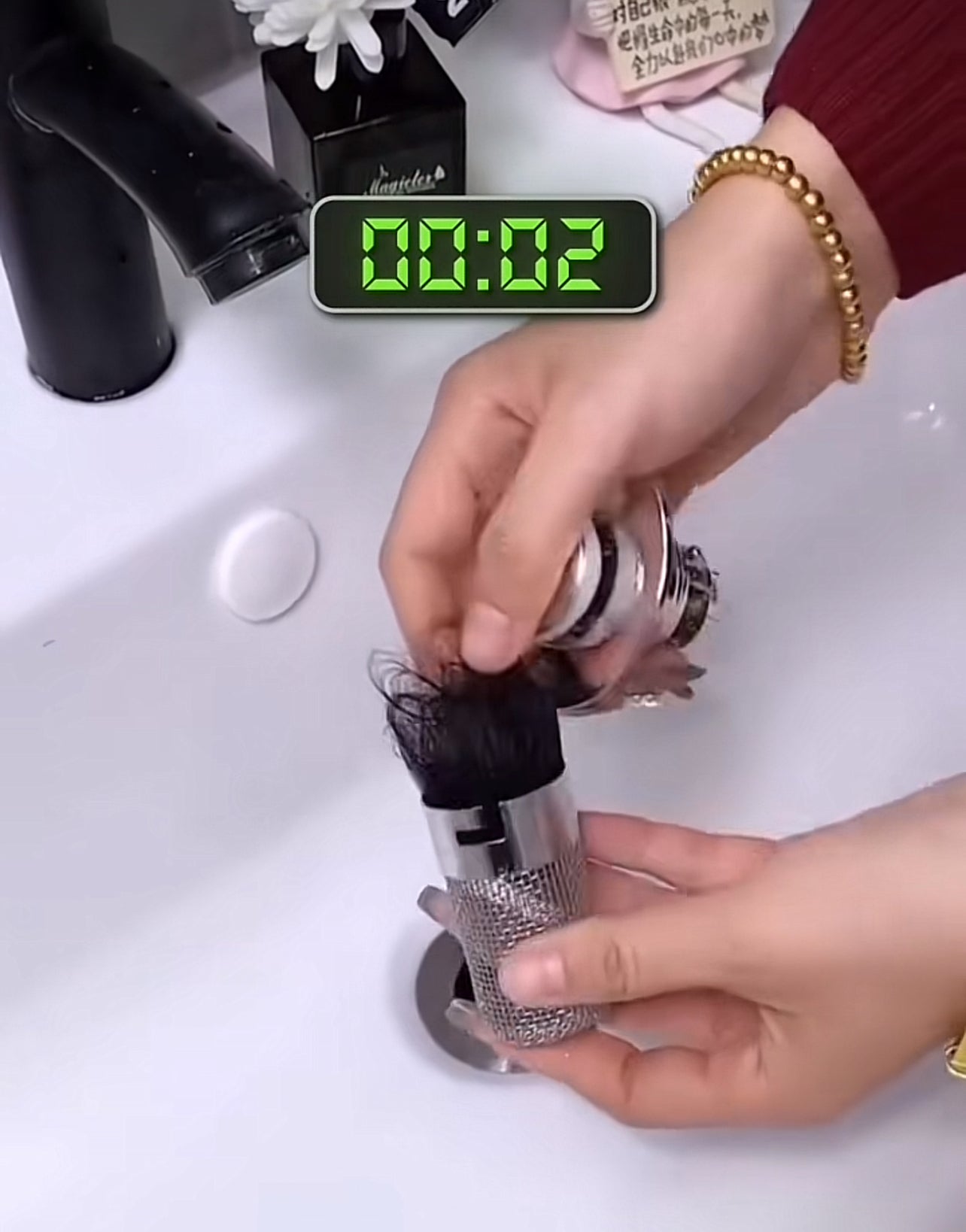 HAIR CATCHING SINK DRAIN